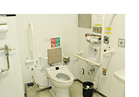 多目的トイレの便器