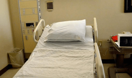 病院のリクライニングベッド